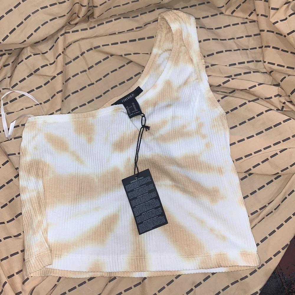 nice cropped one shoulder shirt